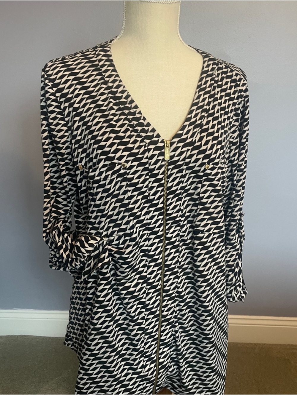 Ellen Tracy Black & White Geometric Pattern Blouse size L